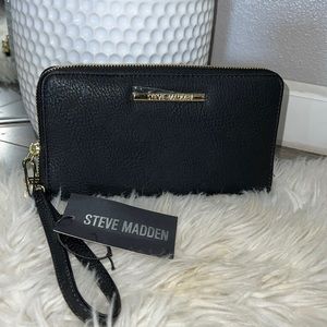 Brand new Steve Madden Wristlet/Wallet